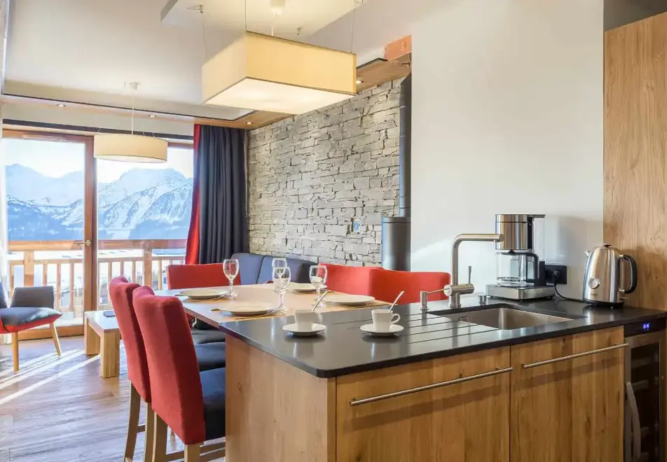 Alparena, La Rosiere (Apartments & Hotel) - Typical family superior suite 2-4 style