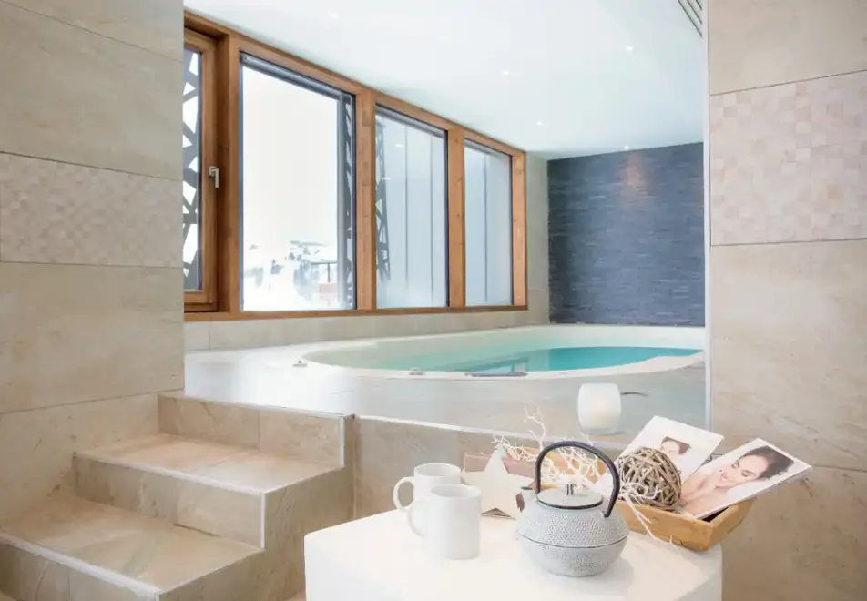 Chalet des Cimes, Les Saisies (self catered apartments) (©M.Reyboz) - Hot tub