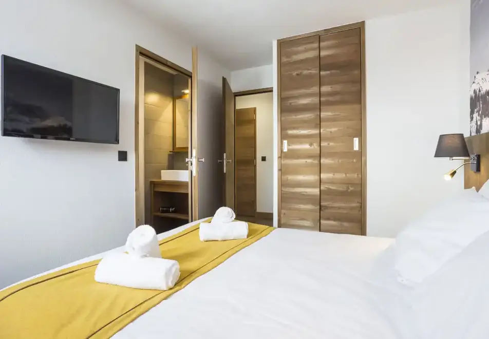 Chalet des Cimes, Les Saisies (self catered apartments) (©M.Reyboz) - Double bedroom