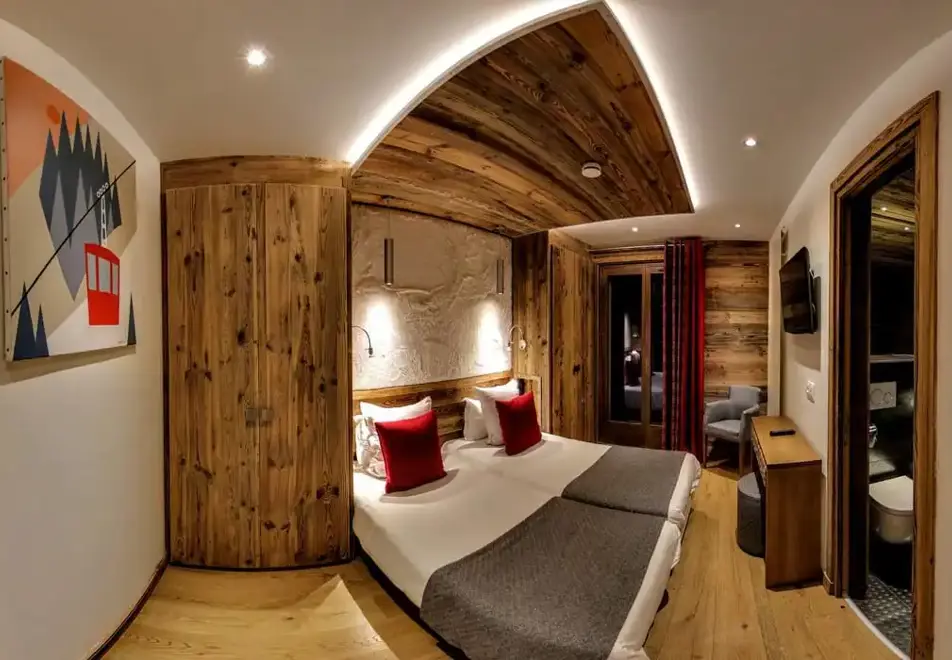 Chalet Delphine, Les Gets (self catered chalet) - Twin bedroom