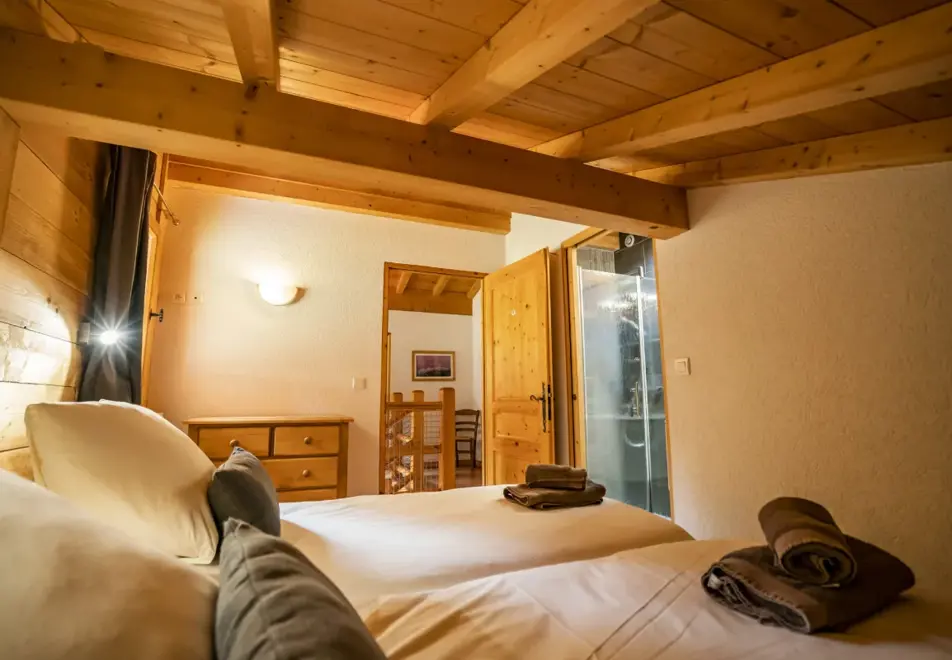 Chalet Le Refuge, Chatel (self catered chalet) - Bedroom
