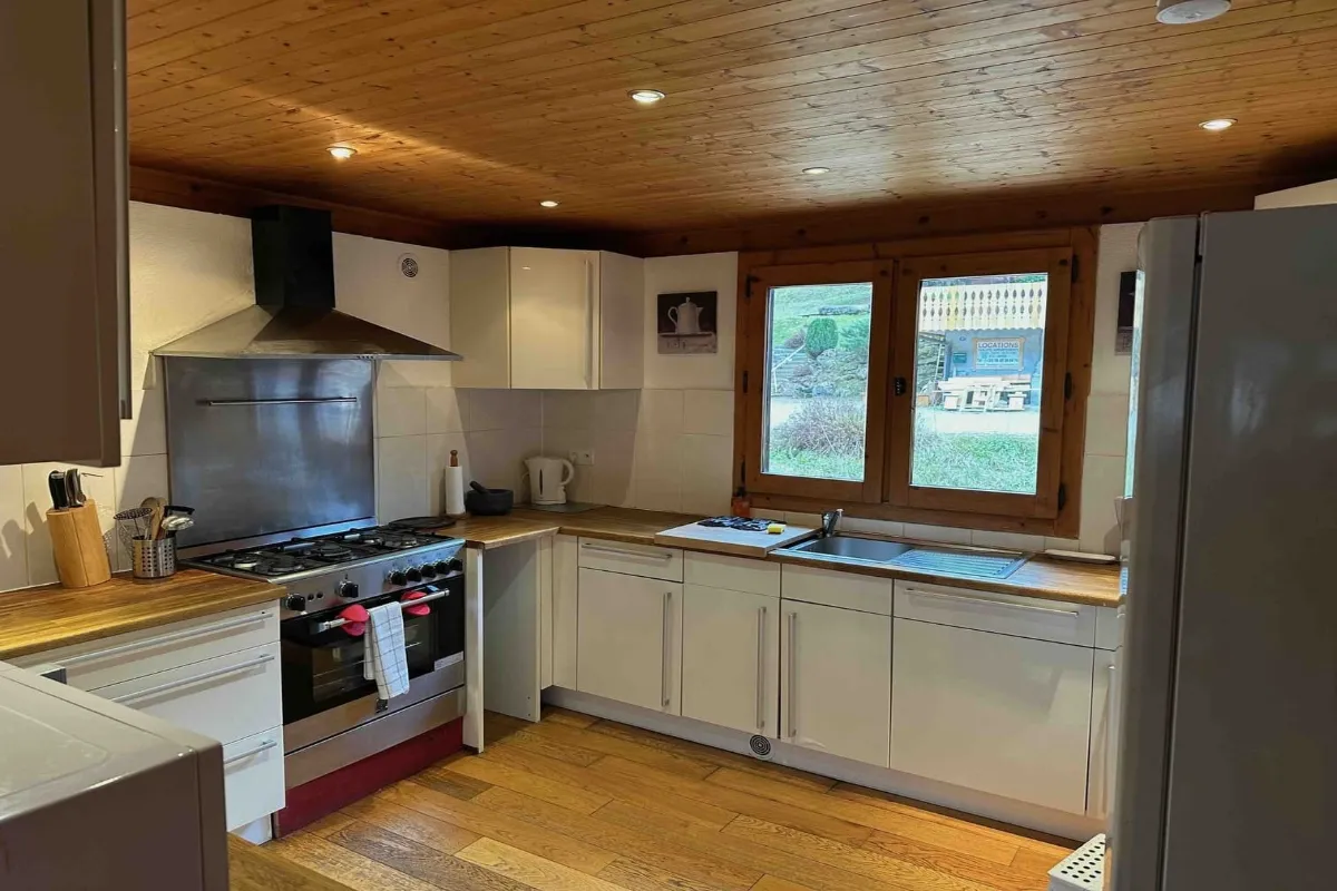 Chalet Braconnier, Chatel (self catered chalet) - Kitchen