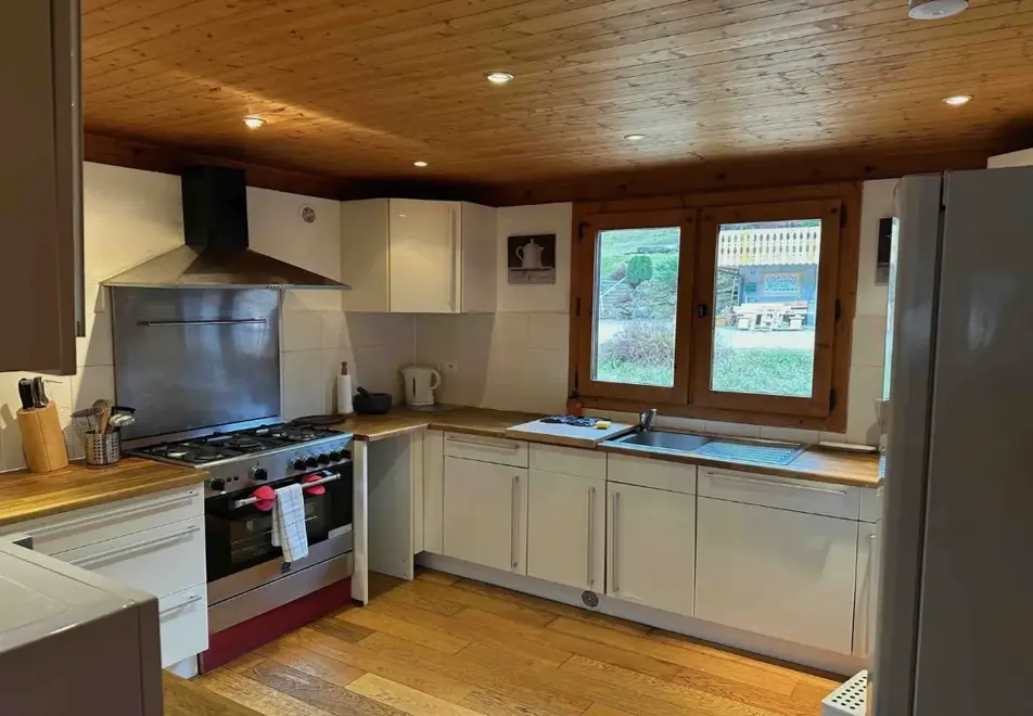 Chalet Braconnier, Chatel (self catered chalet) - Kitchen