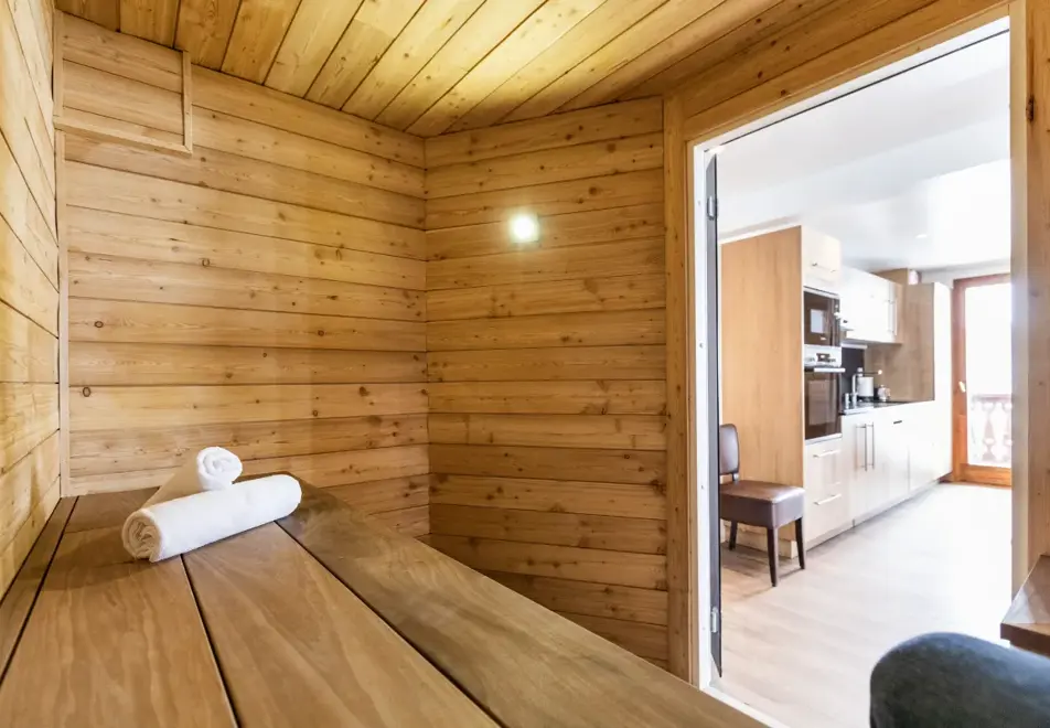 Val Chaviere, Val Thorens (self catered apartments) - Typical 10/12 person apartment style