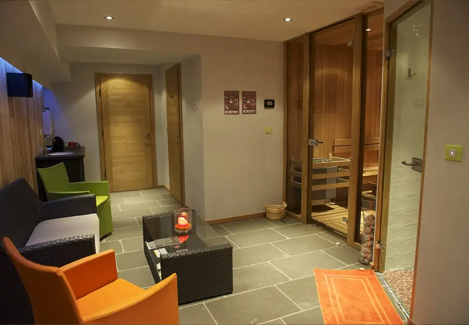 Rose, Samoens (self catered apartments) - Shared spa area