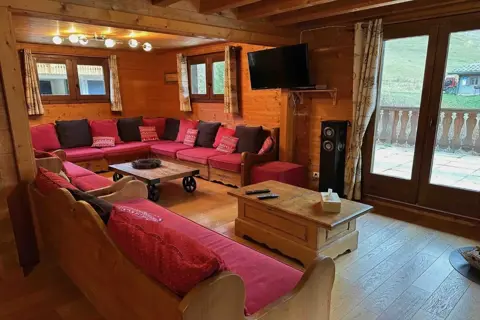 Chalet Braconnier, Chatel (self catered chalet) - Diner/living area