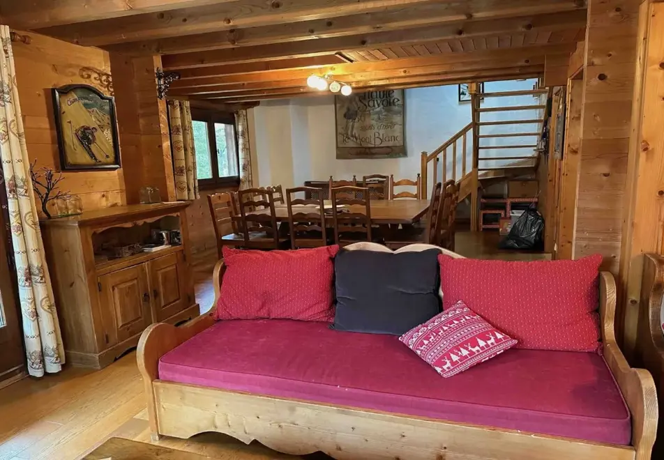 Chalet Braconnier, Chatel (self catered chalet) - Diner/living area