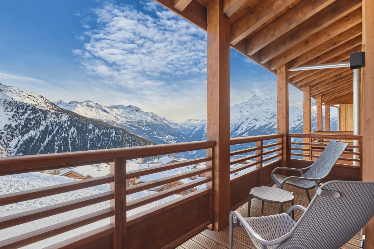 l'Ecrin Blanc, La Rosiere (self catered apartments) - Typical style balcony